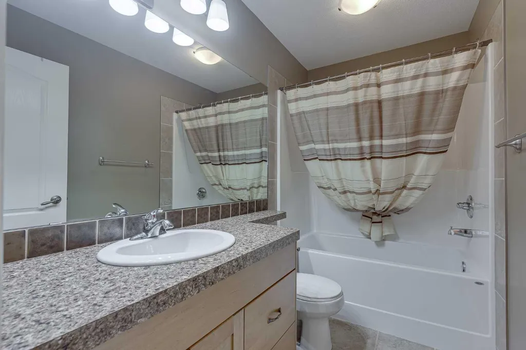 74 Mackenzie Crescent Lacombe AB T4L 0B3