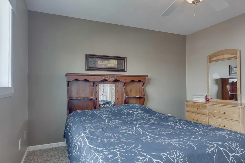 74 Mackenzie Crescent Lacombe AB T4L 0B3