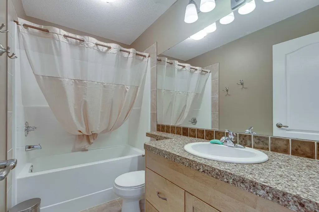 74 Mackenzie Crescent Lacombe AB T4L 0B3