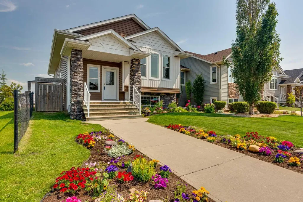 74 Mackenzie Crescent Lacombe AB T4L 0B3