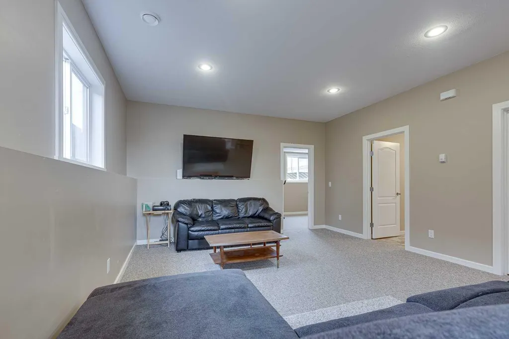 74 Mackenzie Crescent Lacombe AB T4L 0B3