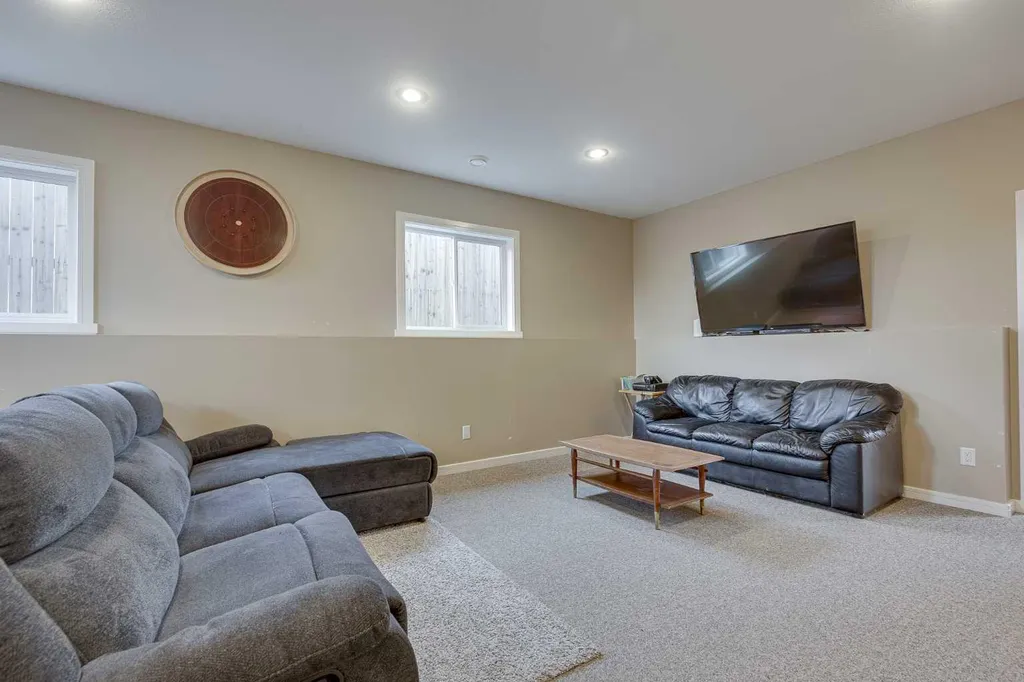 74 Mackenzie Crescent Lacombe AB T4L 0B3