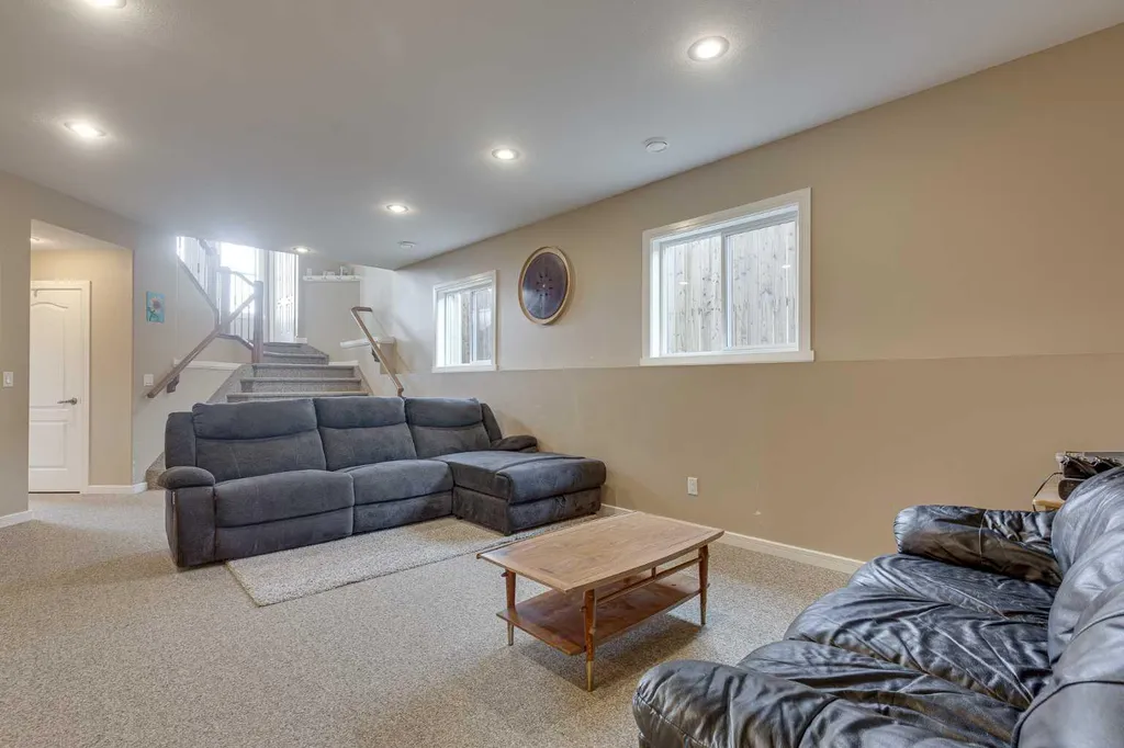 74 Mackenzie Crescent Lacombe AB T4L 0B3