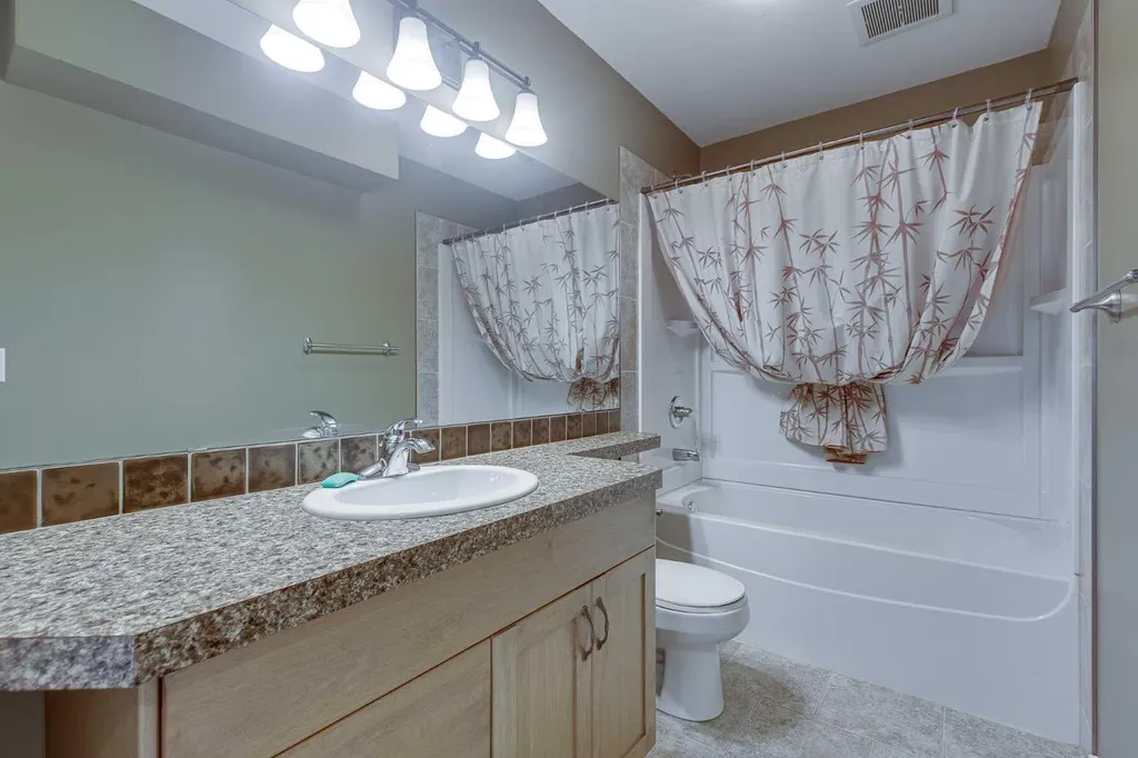 74 Mackenzie Crescent Lacombe AB T4L 0B3