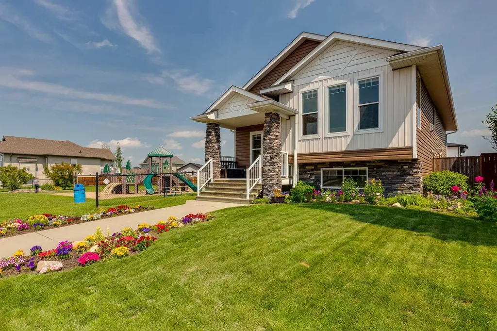 74 Mackenzie Crescent Lacombe AB T4L 0B3