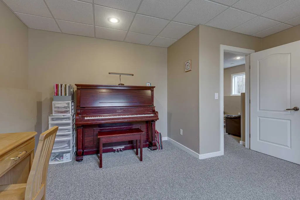 74 Mackenzie Crescent Lacombe AB T4L 0B3