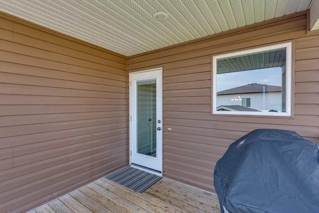 74 Mackenzie Crescent Lacombe AB T4L 0B3