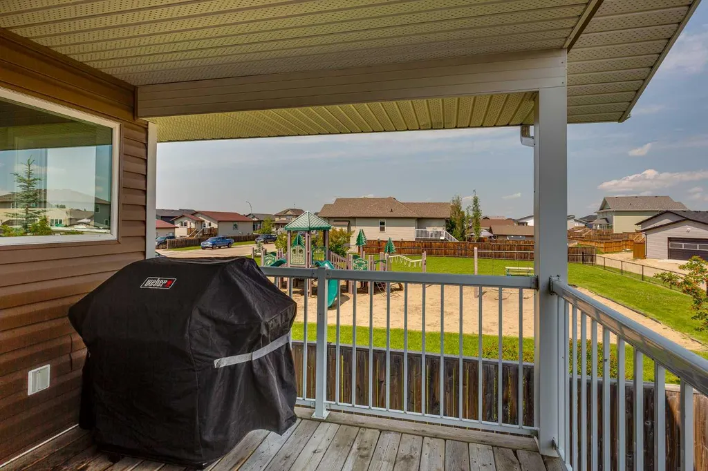 74 Mackenzie Crescent Lacombe AB T4L 0B3