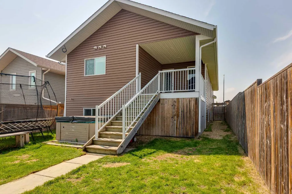74 Mackenzie Crescent Lacombe AB T4L 0B3