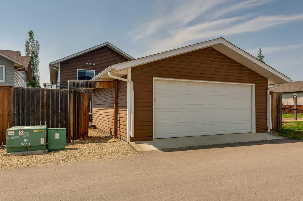 74 Mackenzie Crescent Lacombe AB T4L 0B3