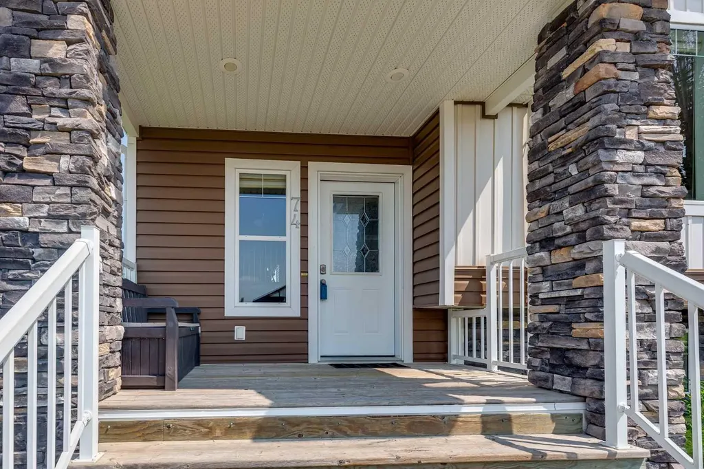74 Mackenzie Crescent Lacombe AB T4L 0B3