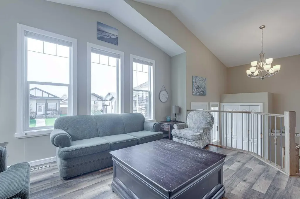 74 Mackenzie Crescent Lacombe AB T4L 0B3