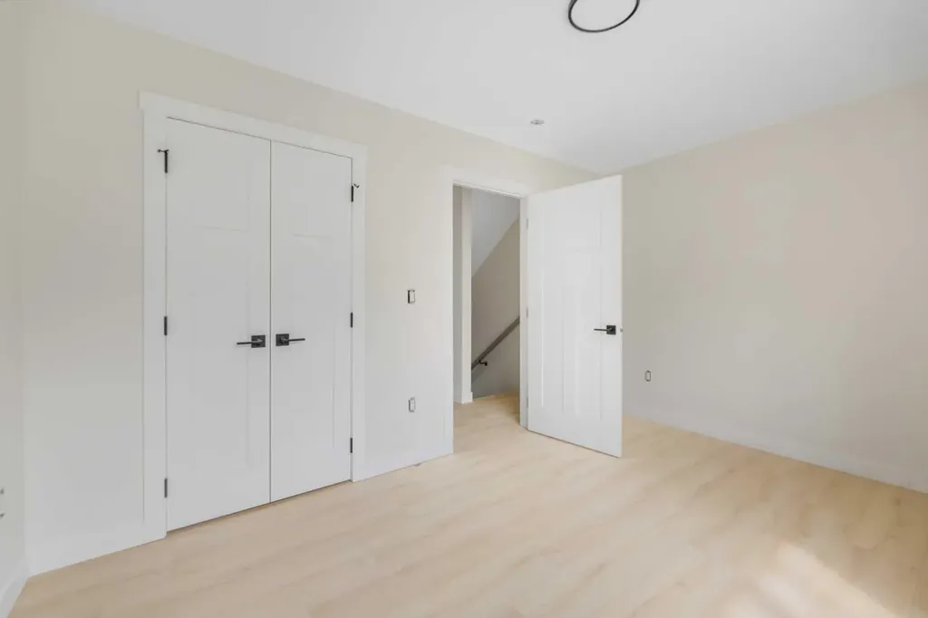 2020 12 Avenue SW Calgary AB T3C 0S1