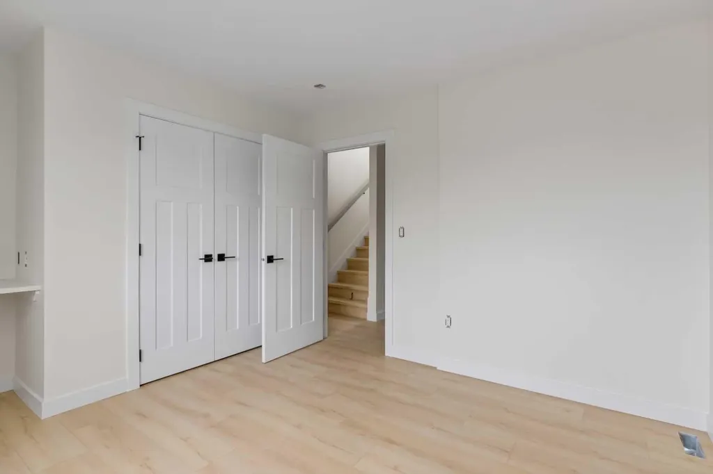 2020 12 Avenue SW Calgary AB T3C 0S1