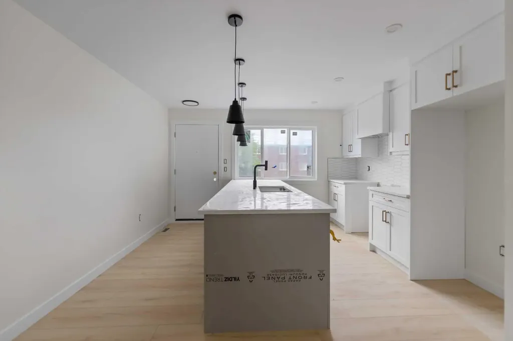 2020 12 Avenue SW Calgary AB T3C 0S1