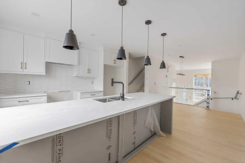 2020 12 Avenue SW Calgary AB T3C 0S1