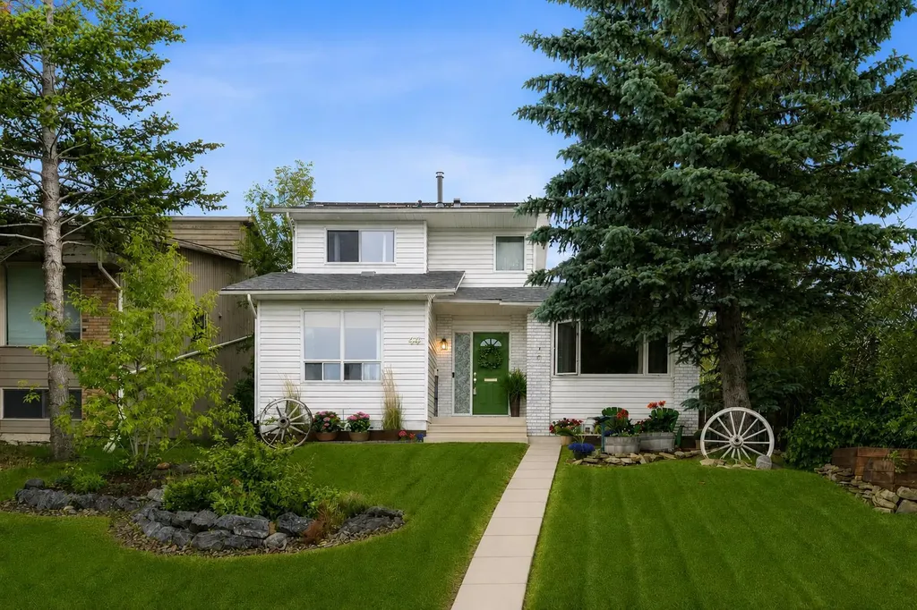 44 Beddington Crescent NE Calgary AB T3K 1N5