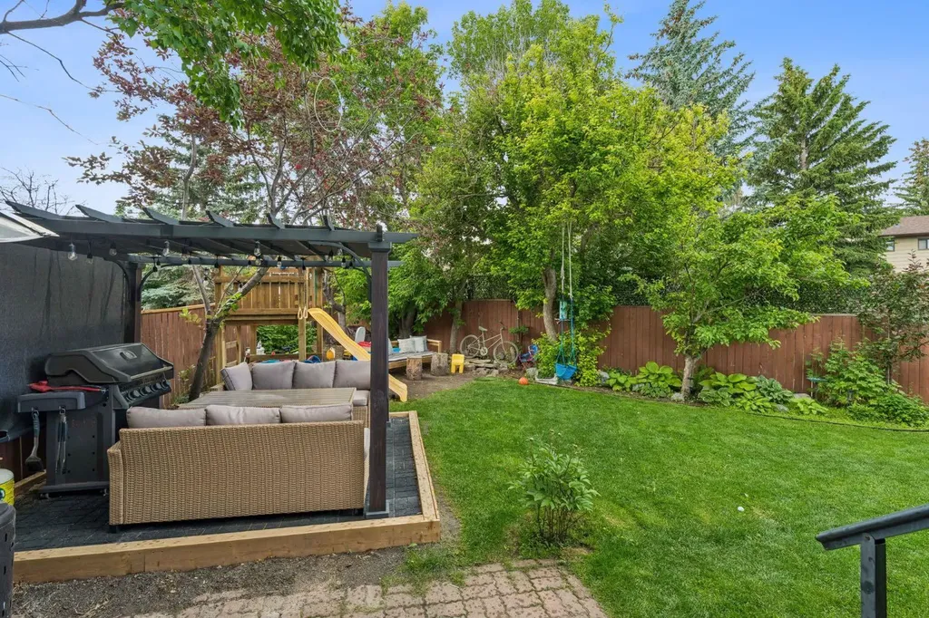 44 Beddington Crescent NE Calgary AB T3K 1N5