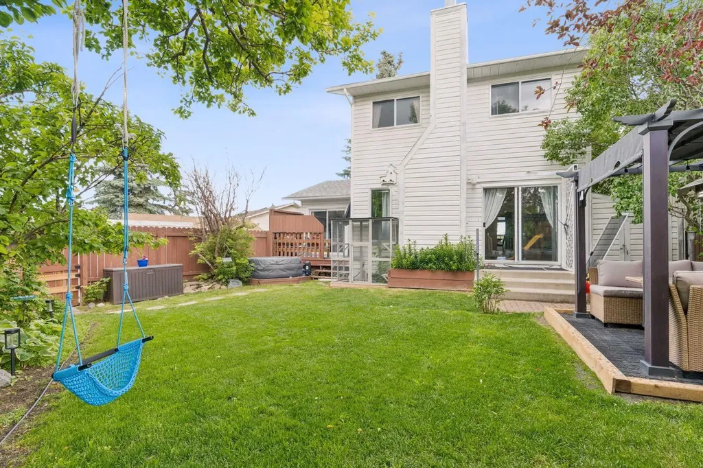 44 Beddington Crescent NE Calgary AB T3K 1N5