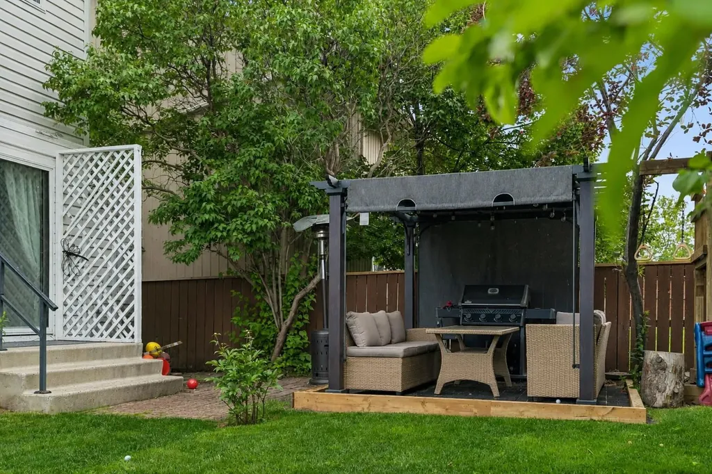 44 Beddington Crescent NE Calgary AB T3K 1N5