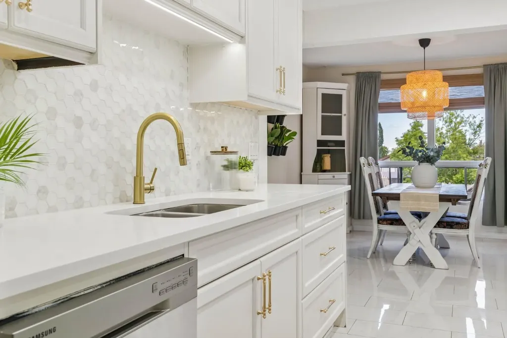 44 Beddington Crescent NE Calgary AB T3K 1N5