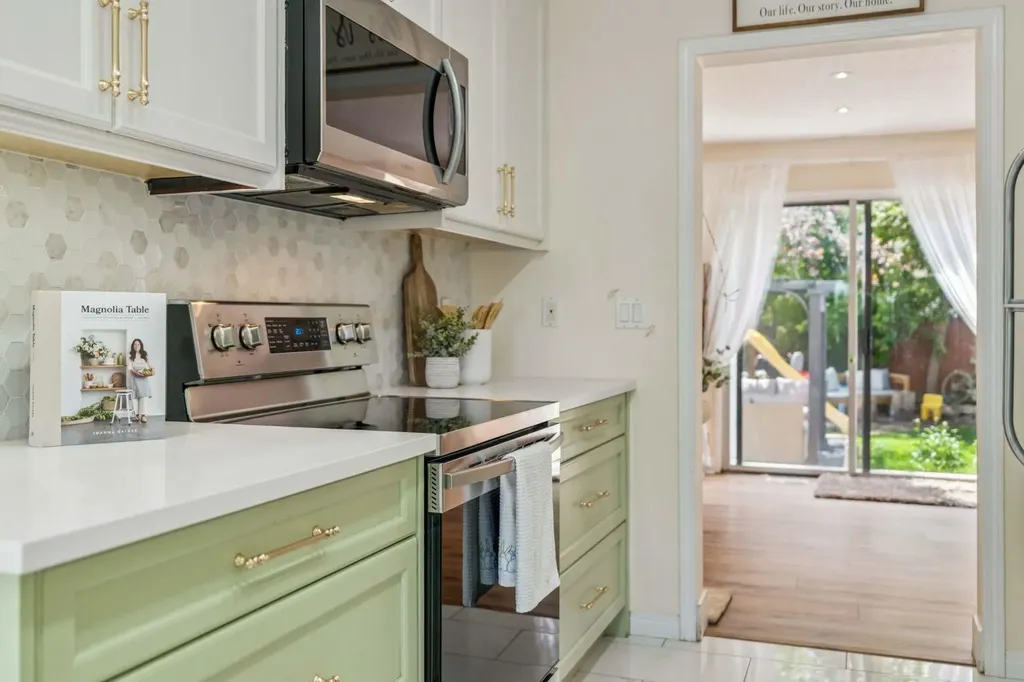 44 Beddington Crescent NE Calgary AB T3K 1N5