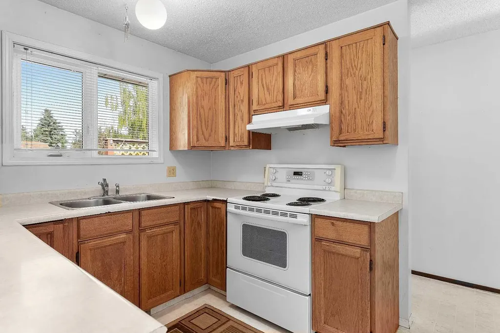905 6 Street SE High River AB T1V1K3
