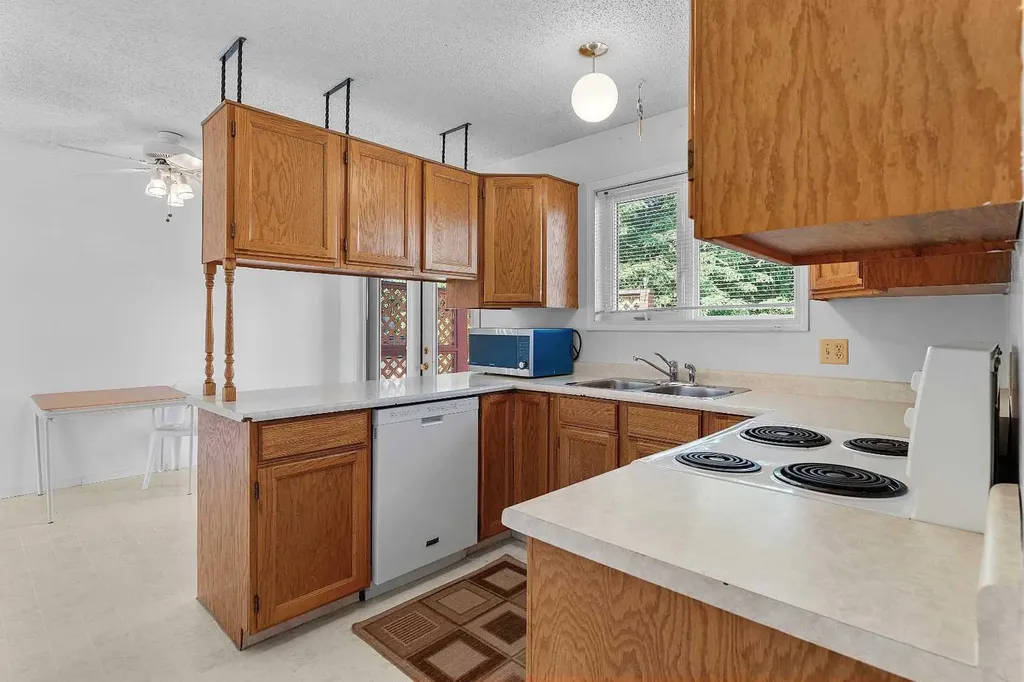 905 6 Street SE High River AB T1V1K3