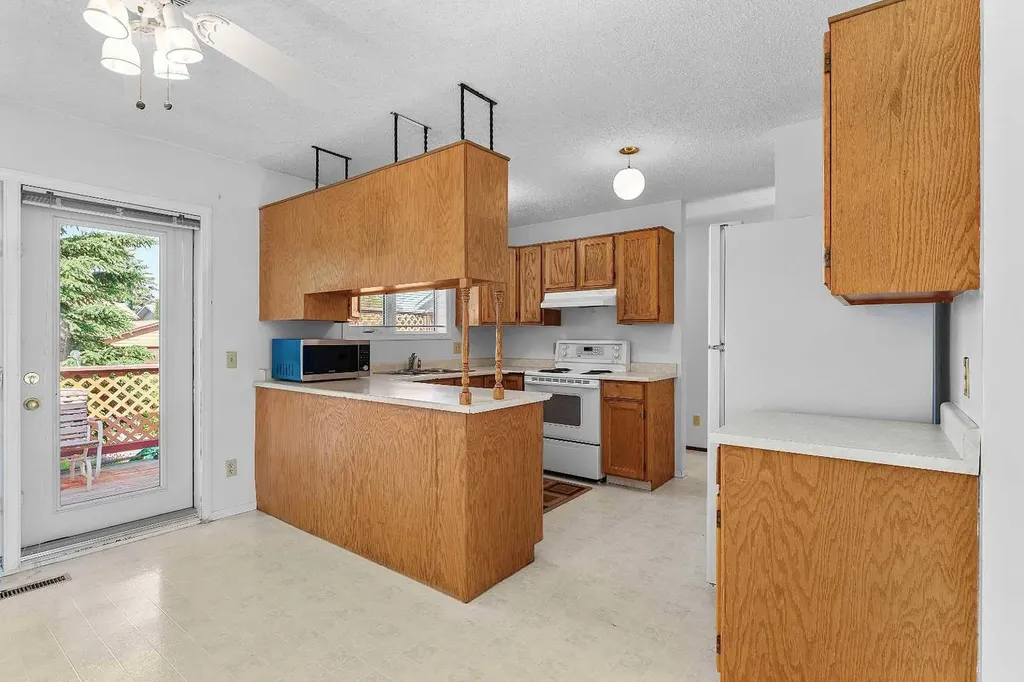905 6 Street SE High River AB T1V1K3