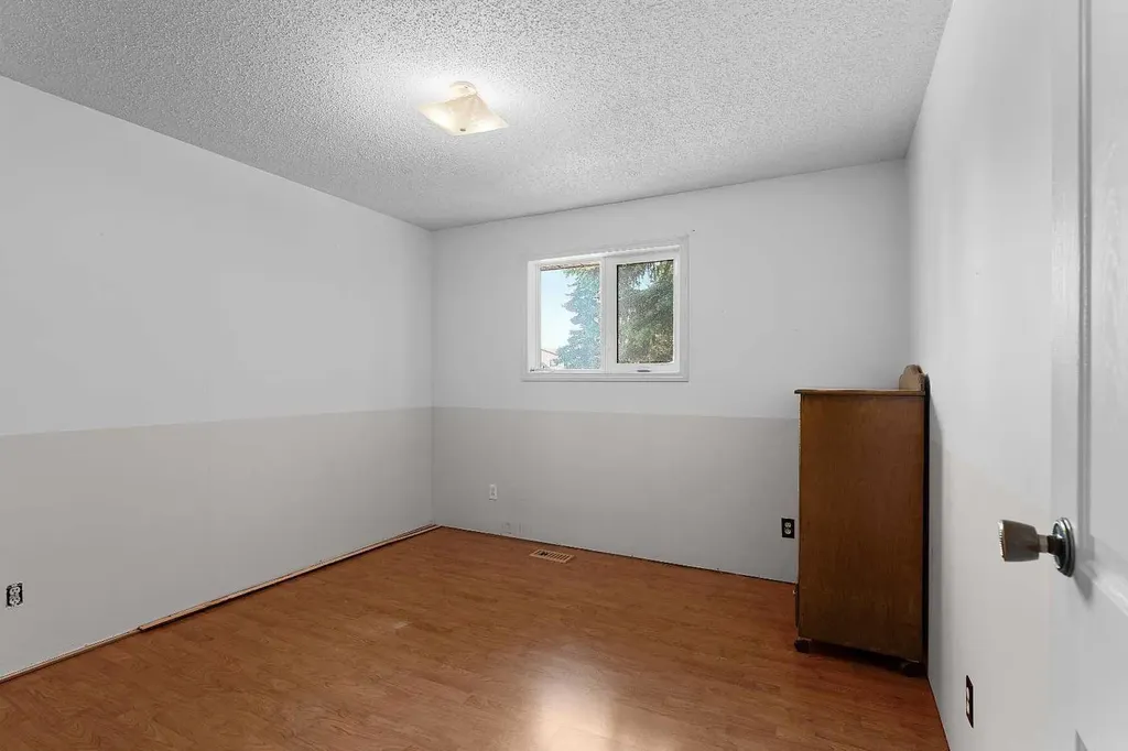 905 6 Street SE High River AB T1V1K3