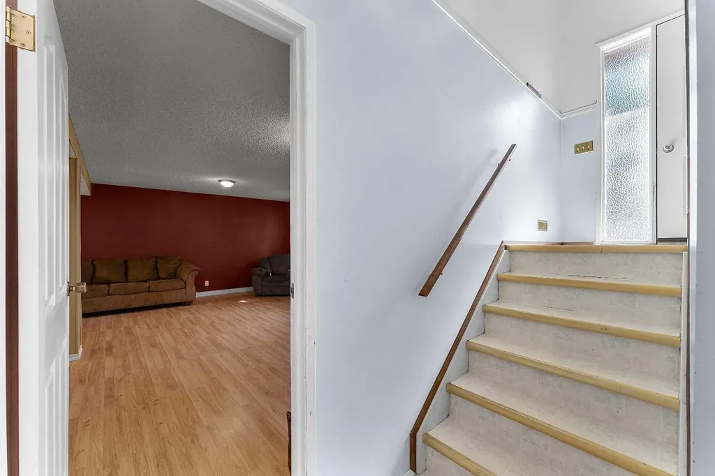 905 6 Street SE High River AB T1V1K3