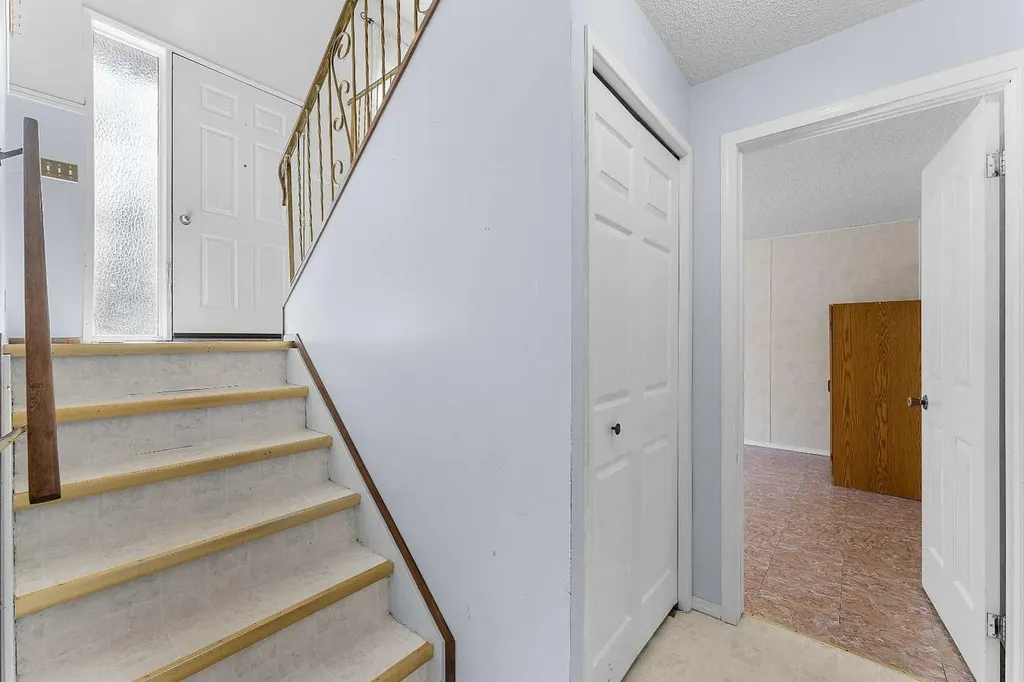 905 6 Street SE High River AB T1V1K3