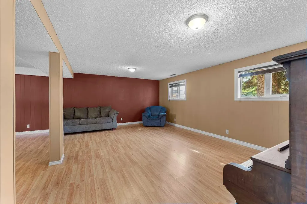 905 6 Street SE High River AB T1V1K3