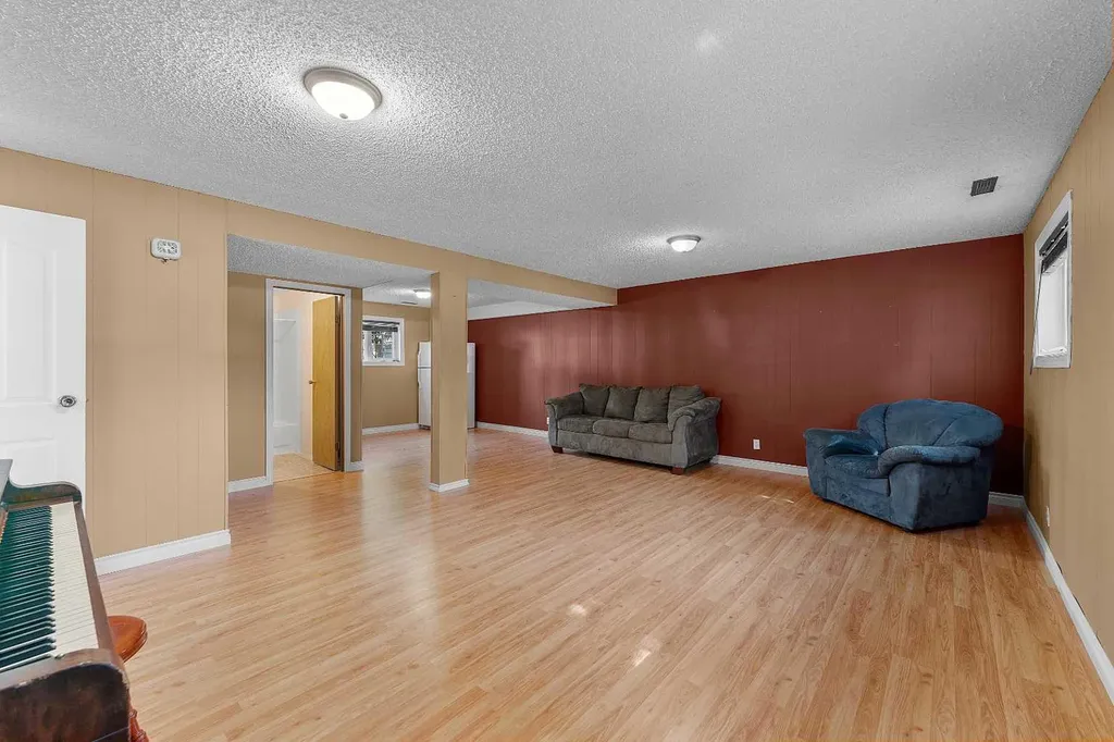 905 6 Street SE High River AB T1V1K3