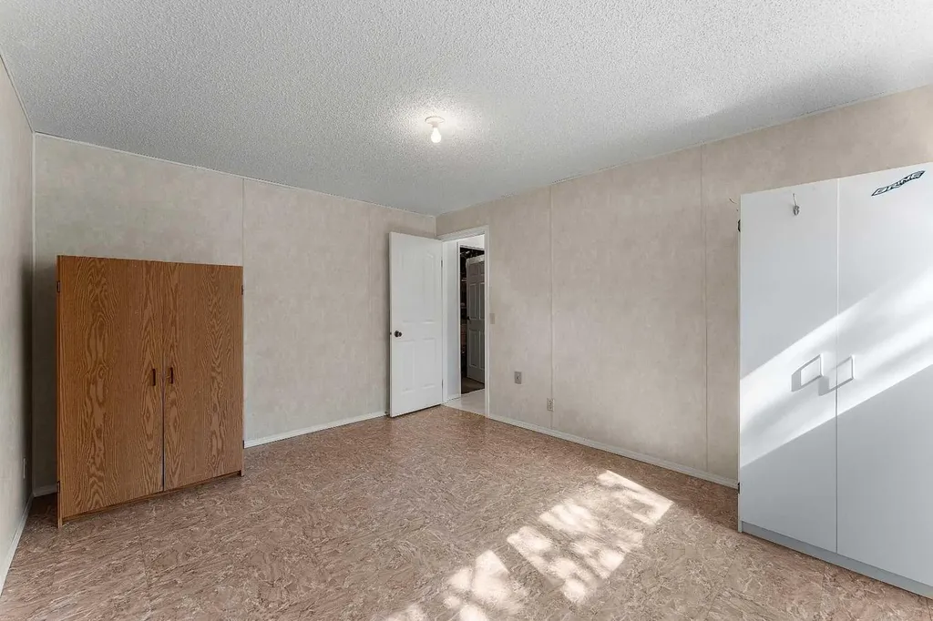 905 6 Street SE High River AB T1V1K3