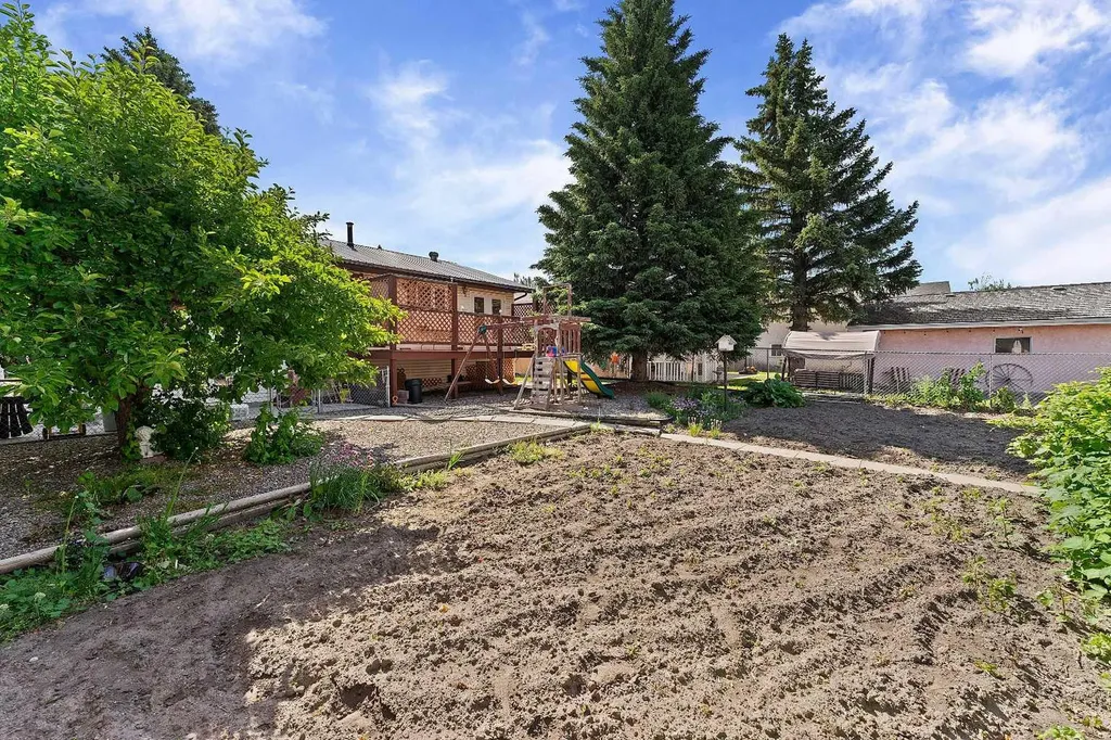 905 6 Street SE High River AB T1V1K3