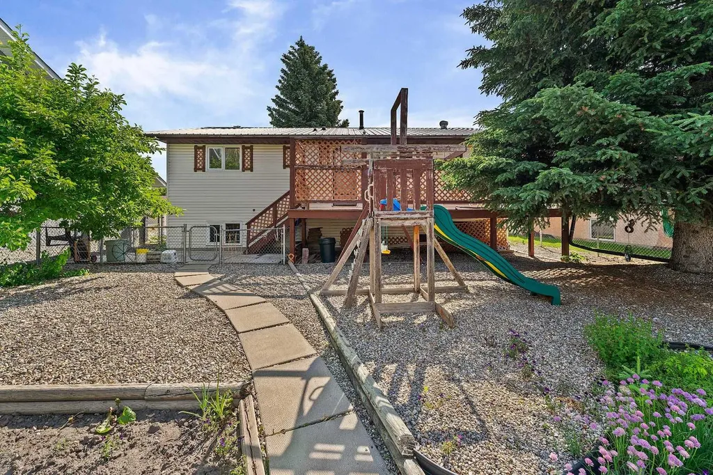 905 6 Street SE High River AB T1V1K3