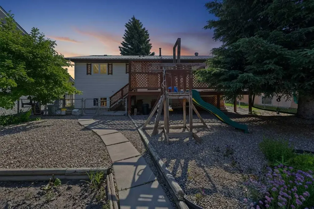 905 6 Street SE High River AB T1V1K3