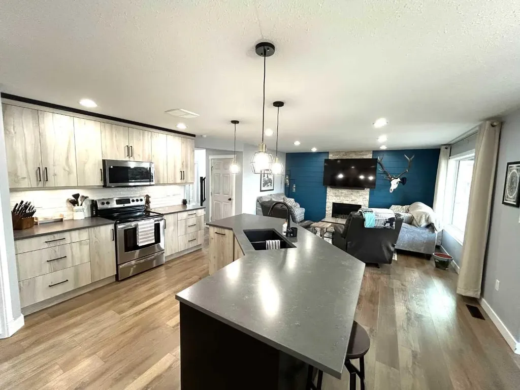 938 Manor Place SE Redcliff AB T0J 2P0