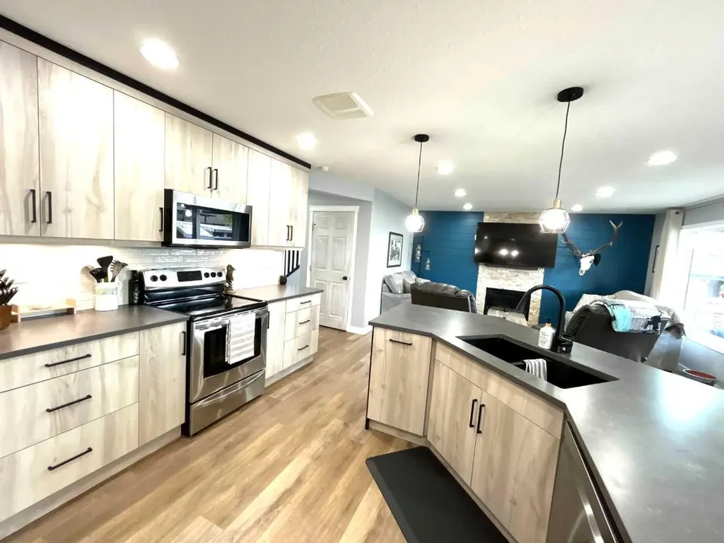 938 Manor Place SE Redcliff AB T0J 2P0