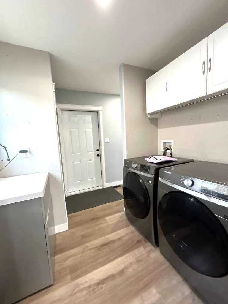 938 Manor Place SE Redcliff AB T0J 2P0