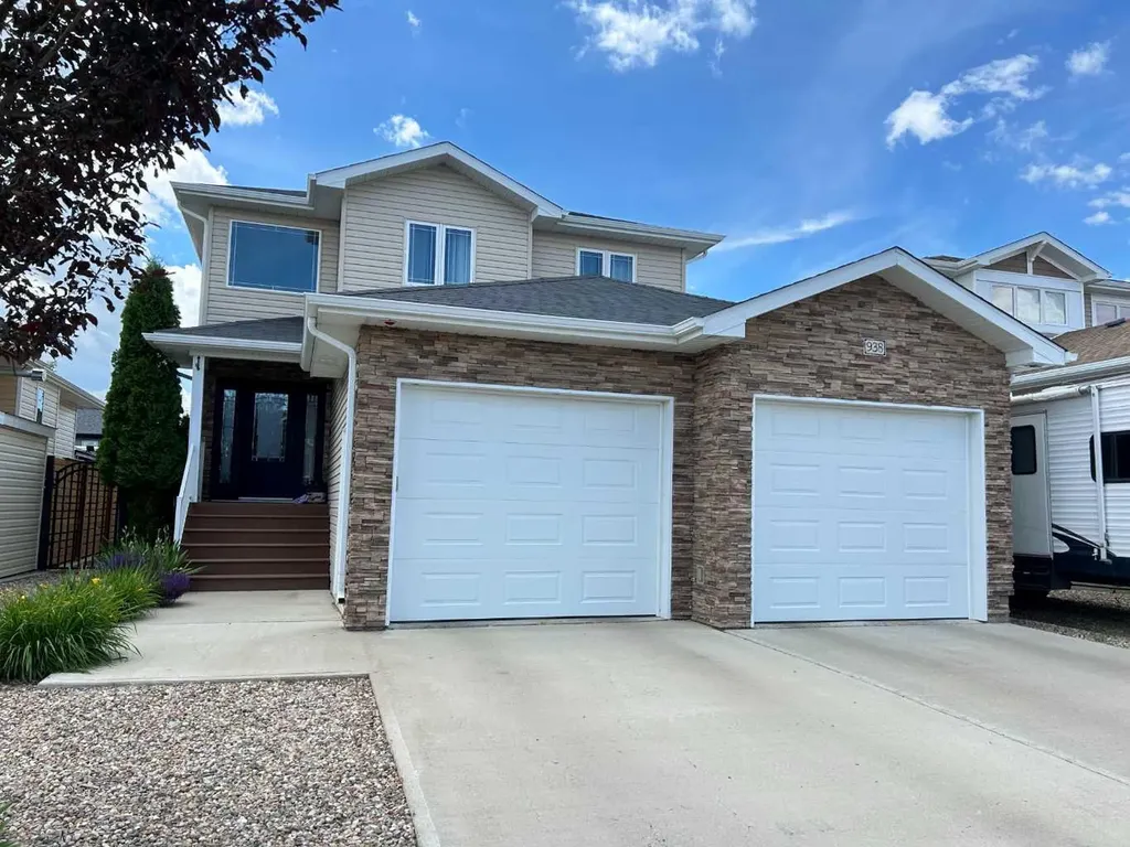 938 Manor Place SE Redcliff AB T0J 2P0