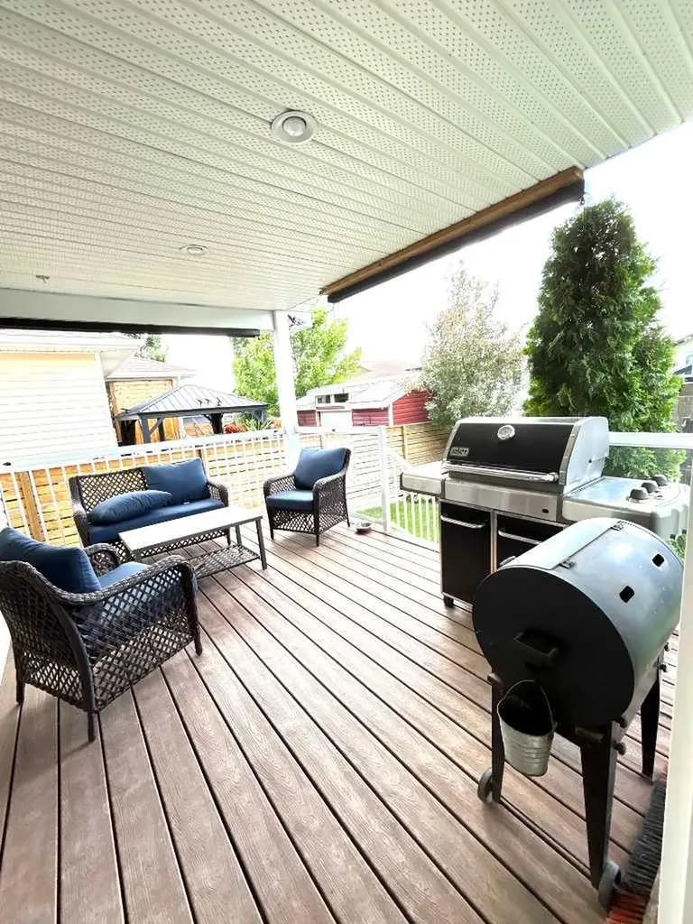 938 Manor Place SE Redcliff AB T0J 2P0
