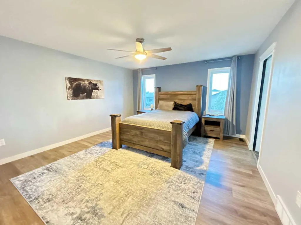938 Manor Place SE Redcliff AB T0J 2P0