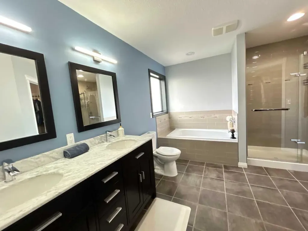 938 Manor Place SE Redcliff AB T0J 2P0