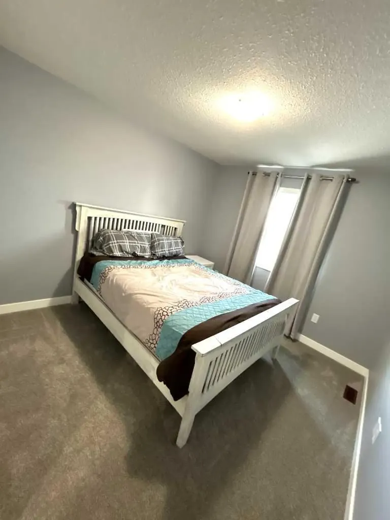 938 Manor Place SE Redcliff AB T0J 2P0