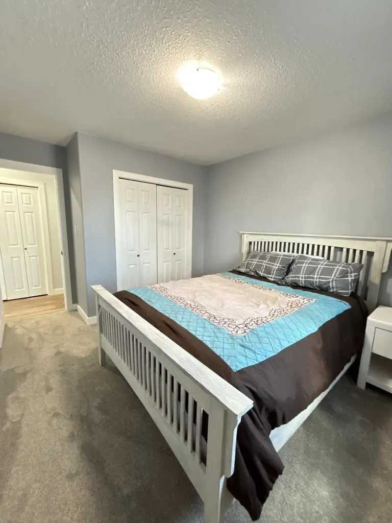 938 Manor Place SE Redcliff AB T0J 2P0
