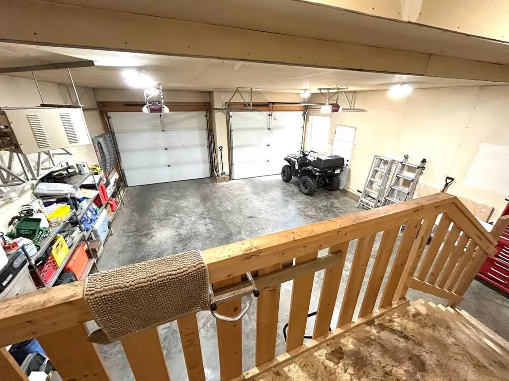 938 Manor Place SE Redcliff AB T0J 2P0