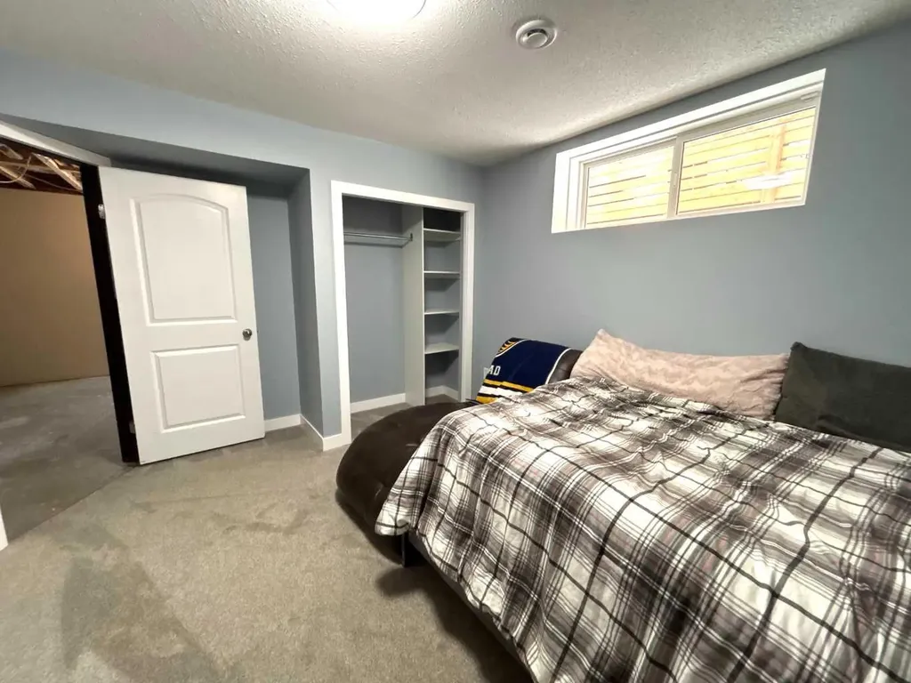 938 Manor Place SE Redcliff AB T0J 2P0