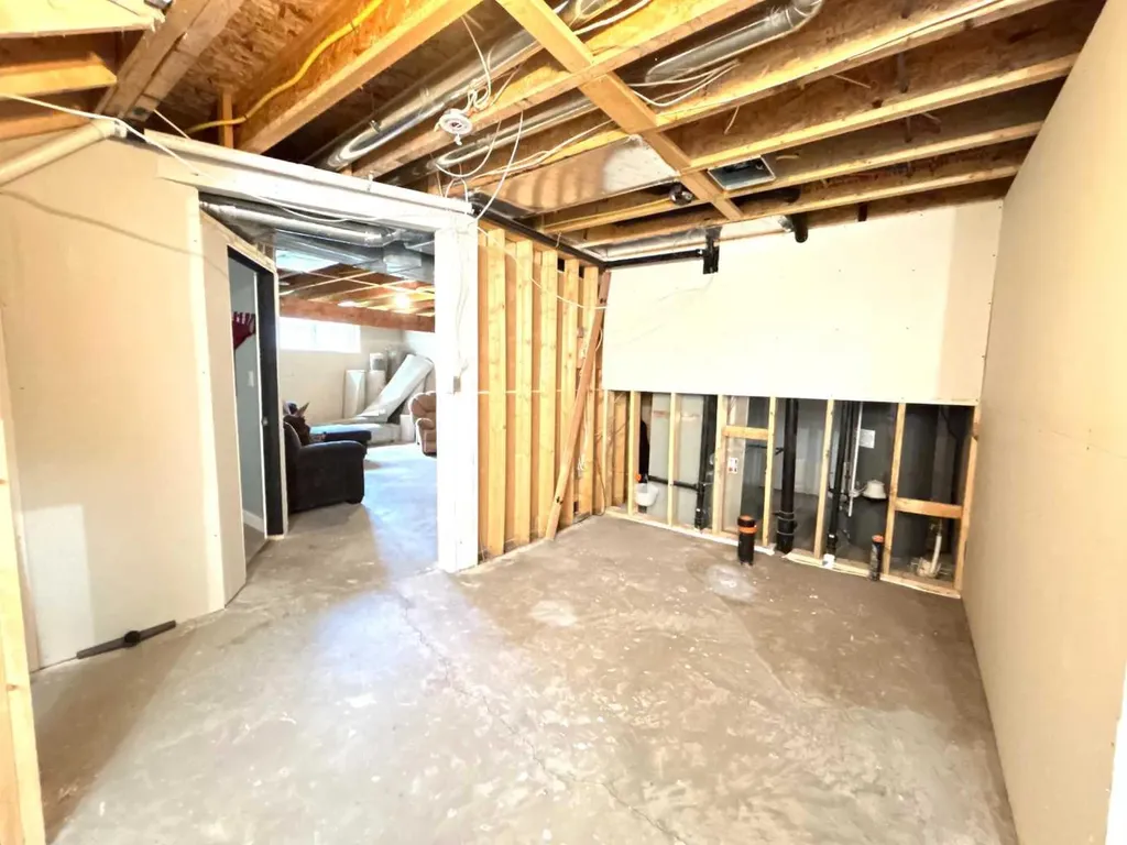 938 Manor Place SE Redcliff AB T0J 2P0